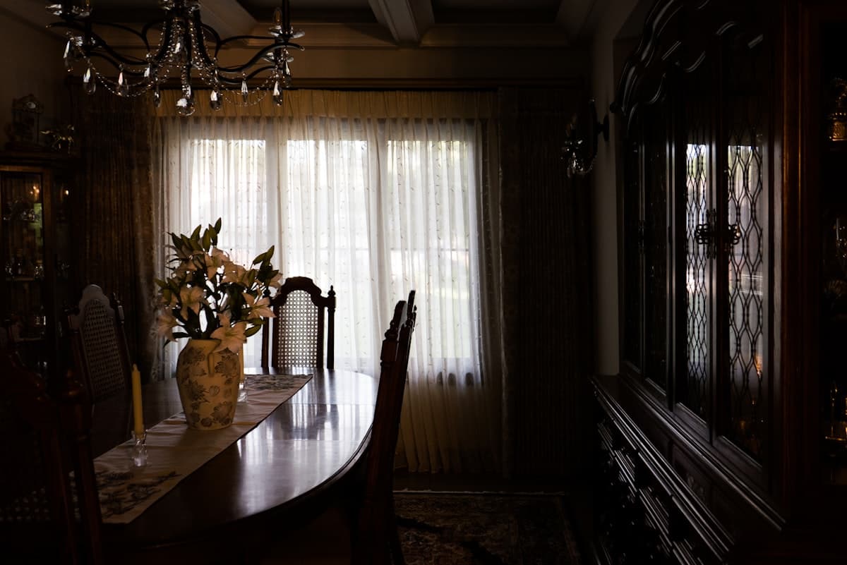 Veneered Dining Ceiling details